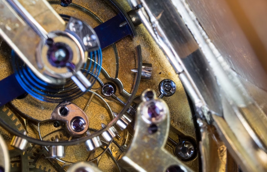 Cách bộ thoát (escapement) điều khiển thời gian trong đồng hồ cơ 1