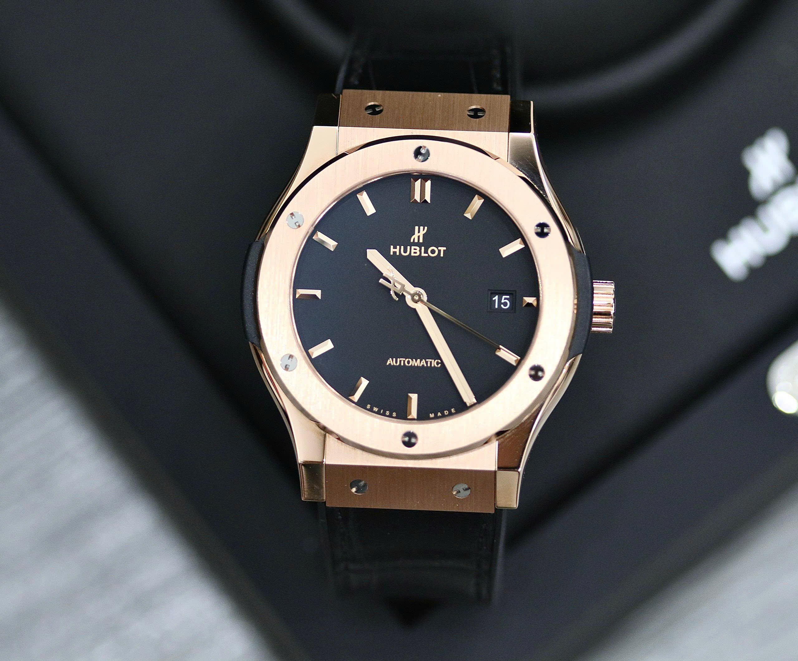 Hublot King Gold có gì đặc biệt so với vàng truyền thống? 3