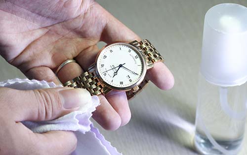 Cách bảo quản đồng hồ đúng cách 4