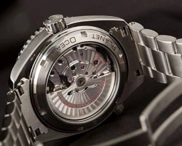 Cách Omega Kiểm Soát Độ Chính Xác Thực Tế