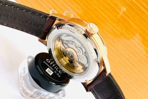 Sunburst Dial trên đồng hồ