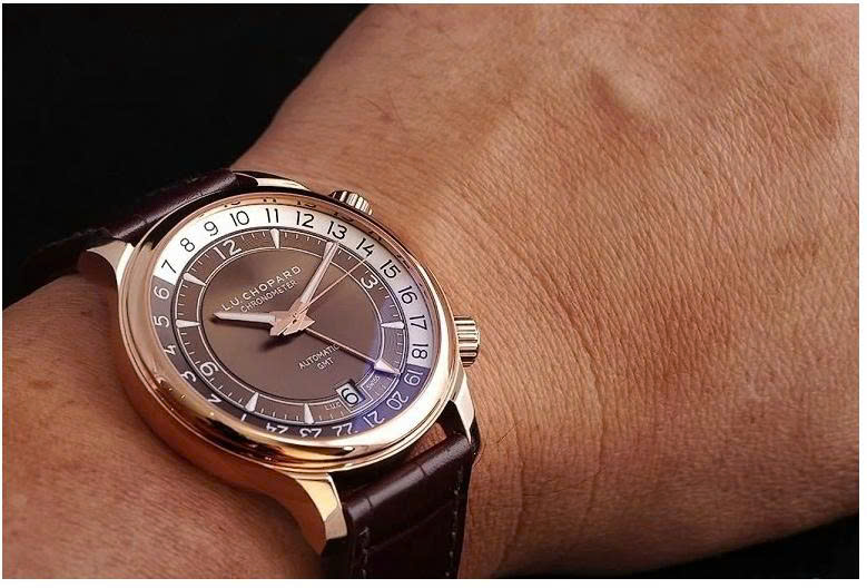 Thanh lý đồng hồ Chopard cũ đính kim cương nhận tiền mặt 1