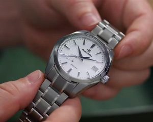 Sự tinh tế trên mặt số mẫu đồng hồ Grand Seiko Snowflake 3
