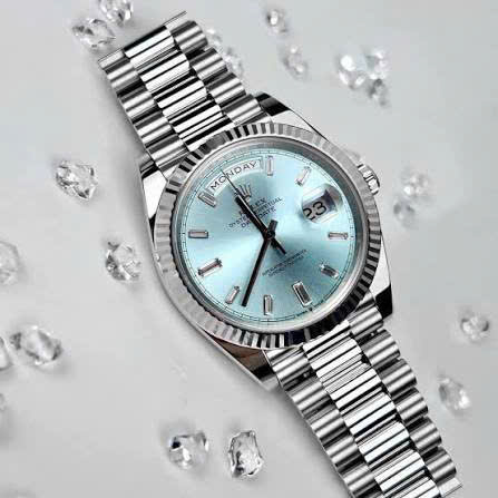 Sức hút từ mặt số xanh băng của đồng hồ Rolex Platinum 4