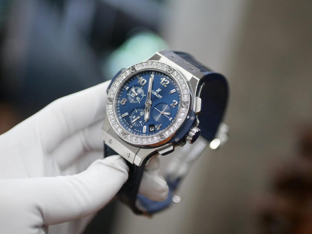 Trọng Lượng Đeo Của Hublot