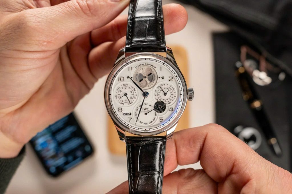 Giải mã tính năng lịch vạn niên trên đồng hồ IWC Portugieser 3