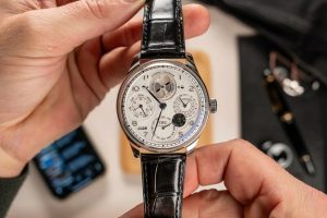 Giải mã tính năng lịch vạn niên trên đồng hồ IWC Portugieser 3