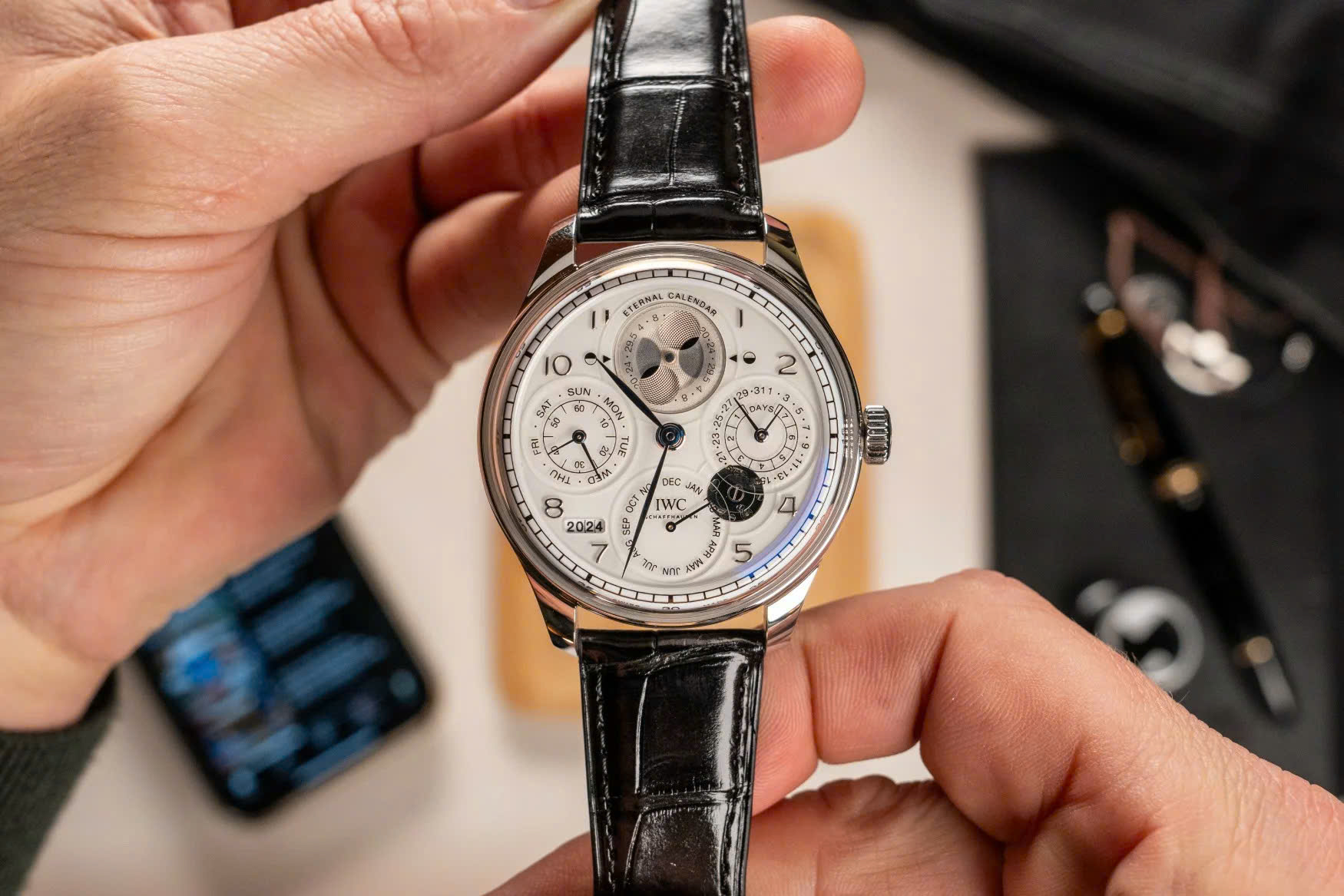 Giải mã tính năng lịch vạn niên trên đồng hồ IWC Portugieser 3
