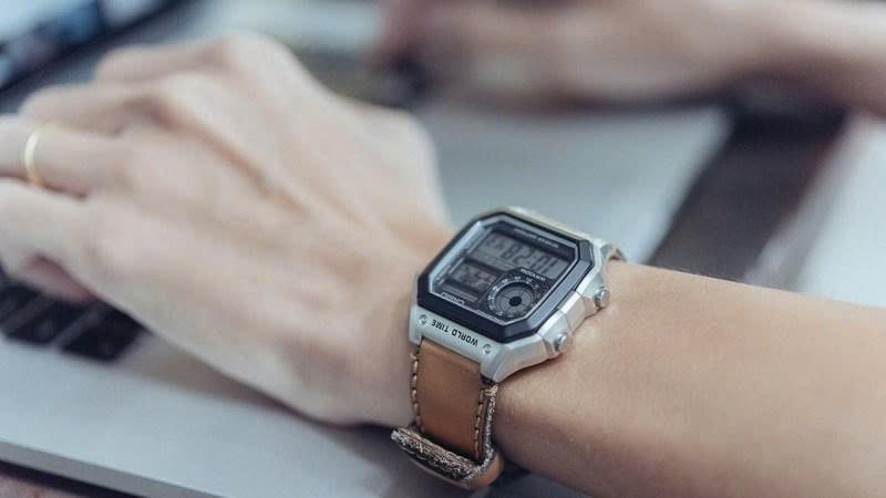 Đồng hồ World Time dùng có tiện không 3