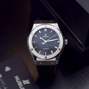 Trọng Lượng Đeo Của Hublot