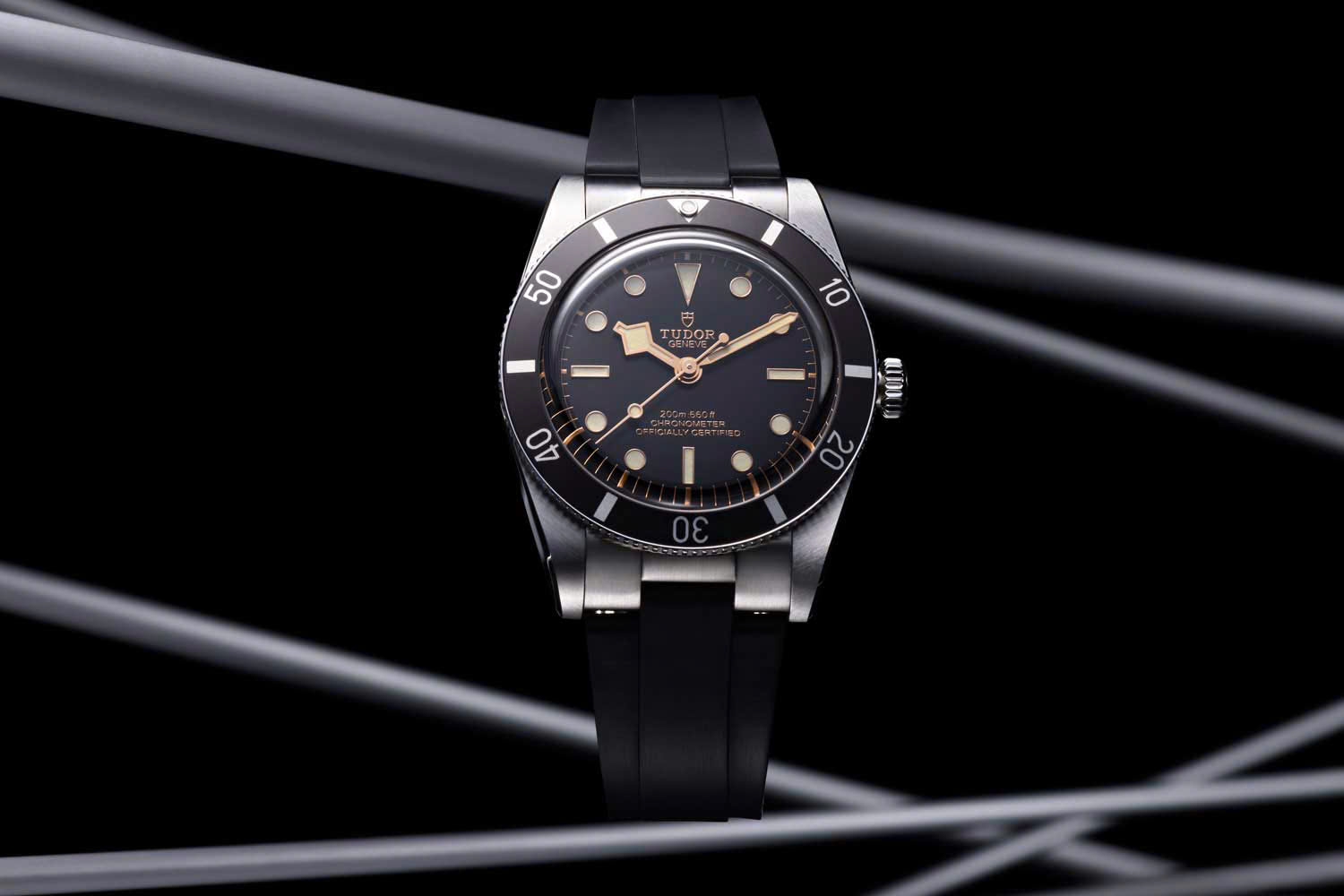 Cơn sốt đồng hồ lặn kích thước nhỏ Tudor Black Bay 54 2
