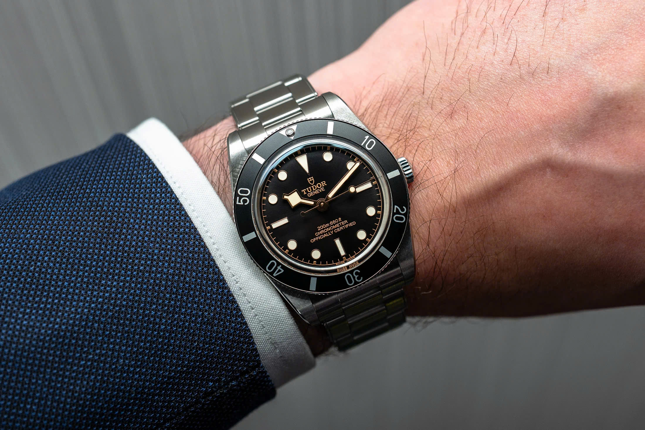Cơn sốt đồng hồ lặn kích thước nhỏ Tudor Black Bay 54 3