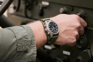 Đồng hồ quân đội là gì? Hamilton Khaki Field có gì đặc biệt? 1