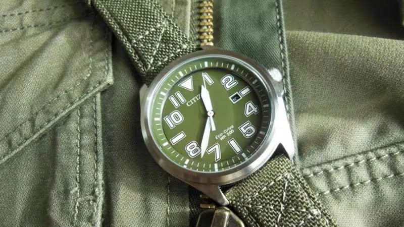Đồng hồ quân đội là gì? Hamilton Khaki Field có gì đặc biệt? 2