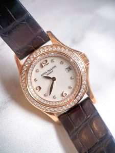 Patek Philippe Travel Time có phù hợp người thường xuyên di chuyển 2