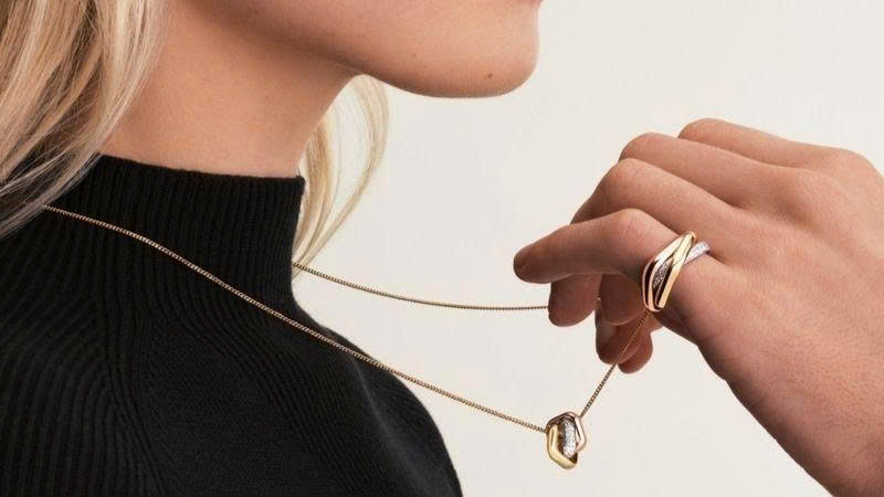 Thu mua dây chuyền vòng vàng đúc Cartier thủ tục nhanh gọn 2