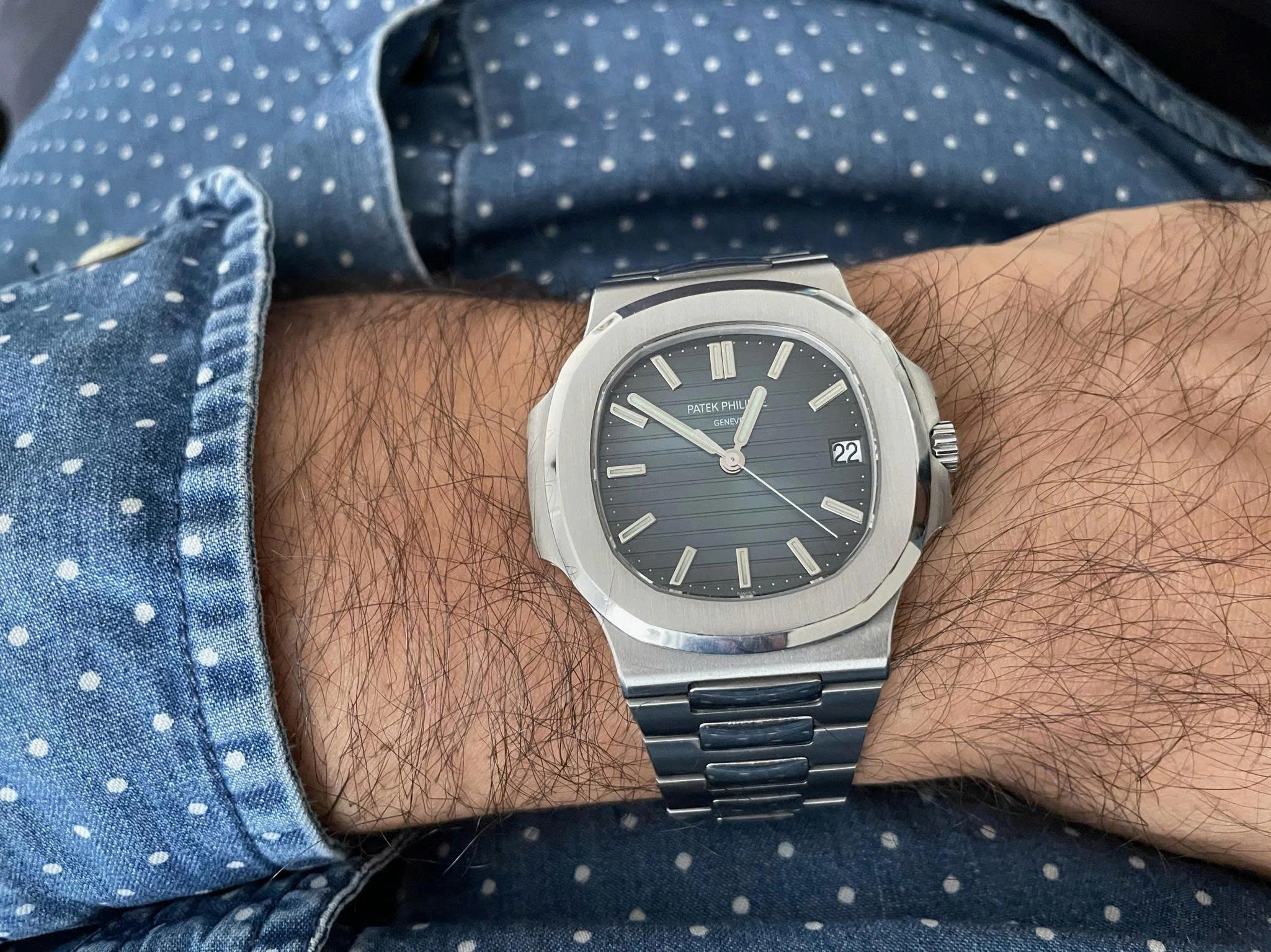 Review Patek Philippe Nautilus 5711 luxury sport 4