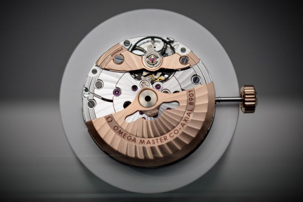 Bộ thoát Co-Axial và khác biệt
