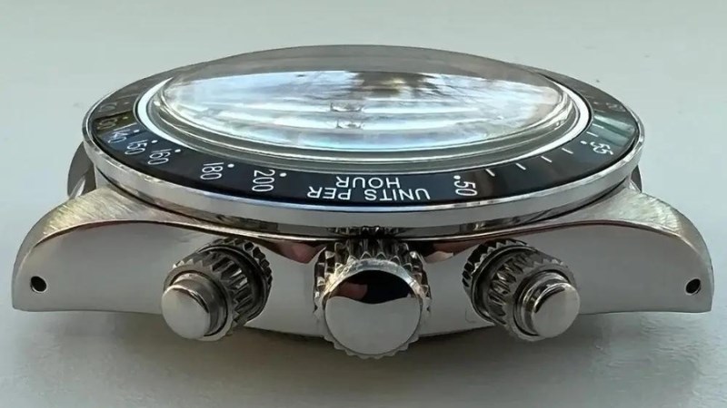 Lug Quyết Định Đồng Hồ Có Ôm Tay Hay Không