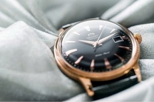 Lug Quyết Định Đồng Hồ Có Ôm Tay Hay Không