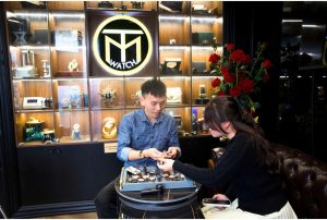 Thu mua đồng hồ Omega cũ giá cao