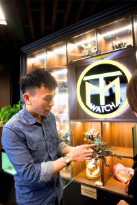Thu mua đồng hồ Omega cũ giá cao