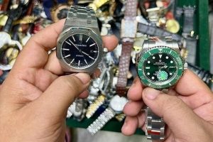 Tầm quan trọng của hộp sổ thẻ khi định giá đồng hồ cũ 2