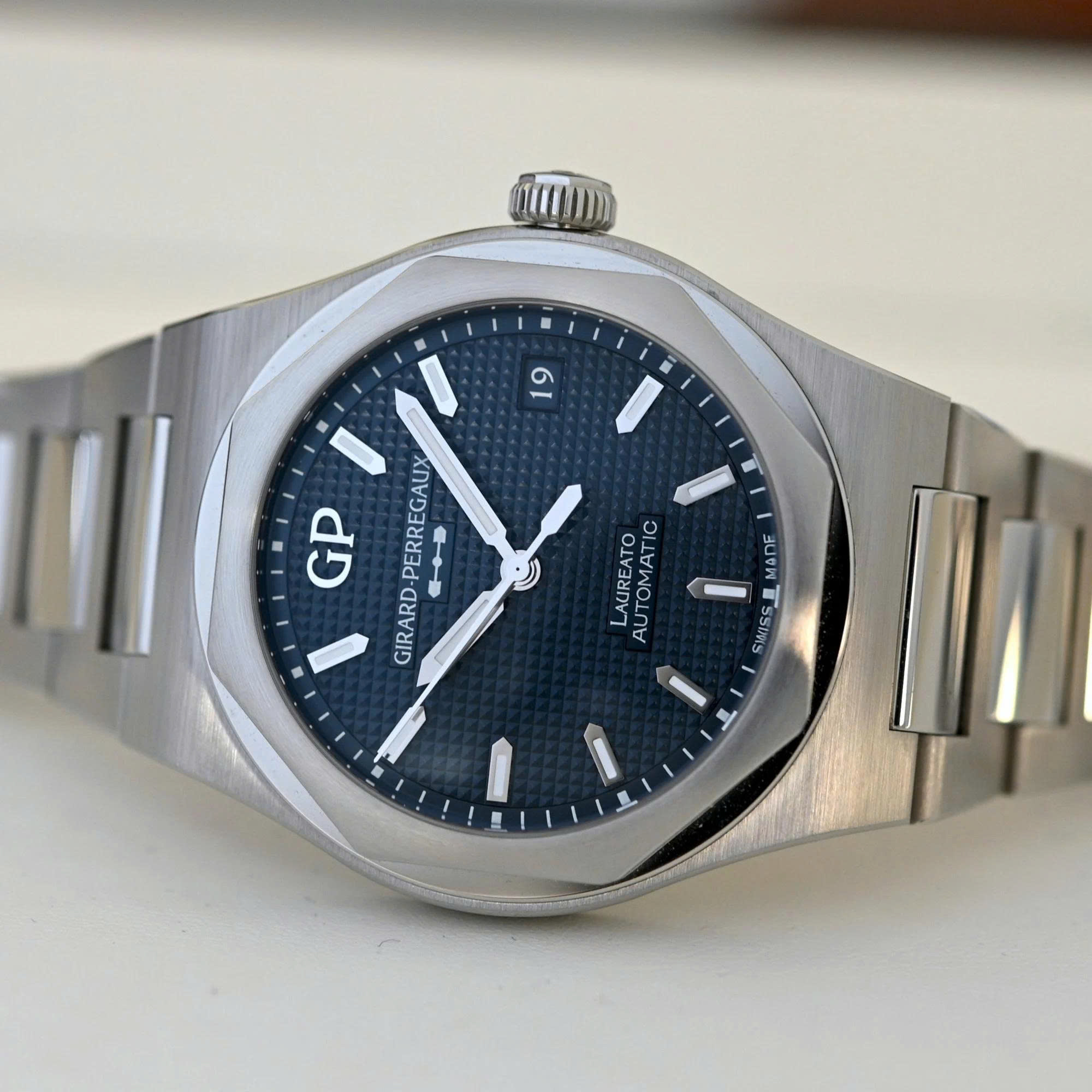 Đột phá phong cách thời thượng cùng siêu phẩm Girard Perregaux Laureato 1
