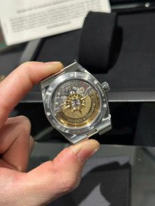 Nhận thu mua đồng hồ Vacheron Constantin Overseas 4500V với giá tốt 1