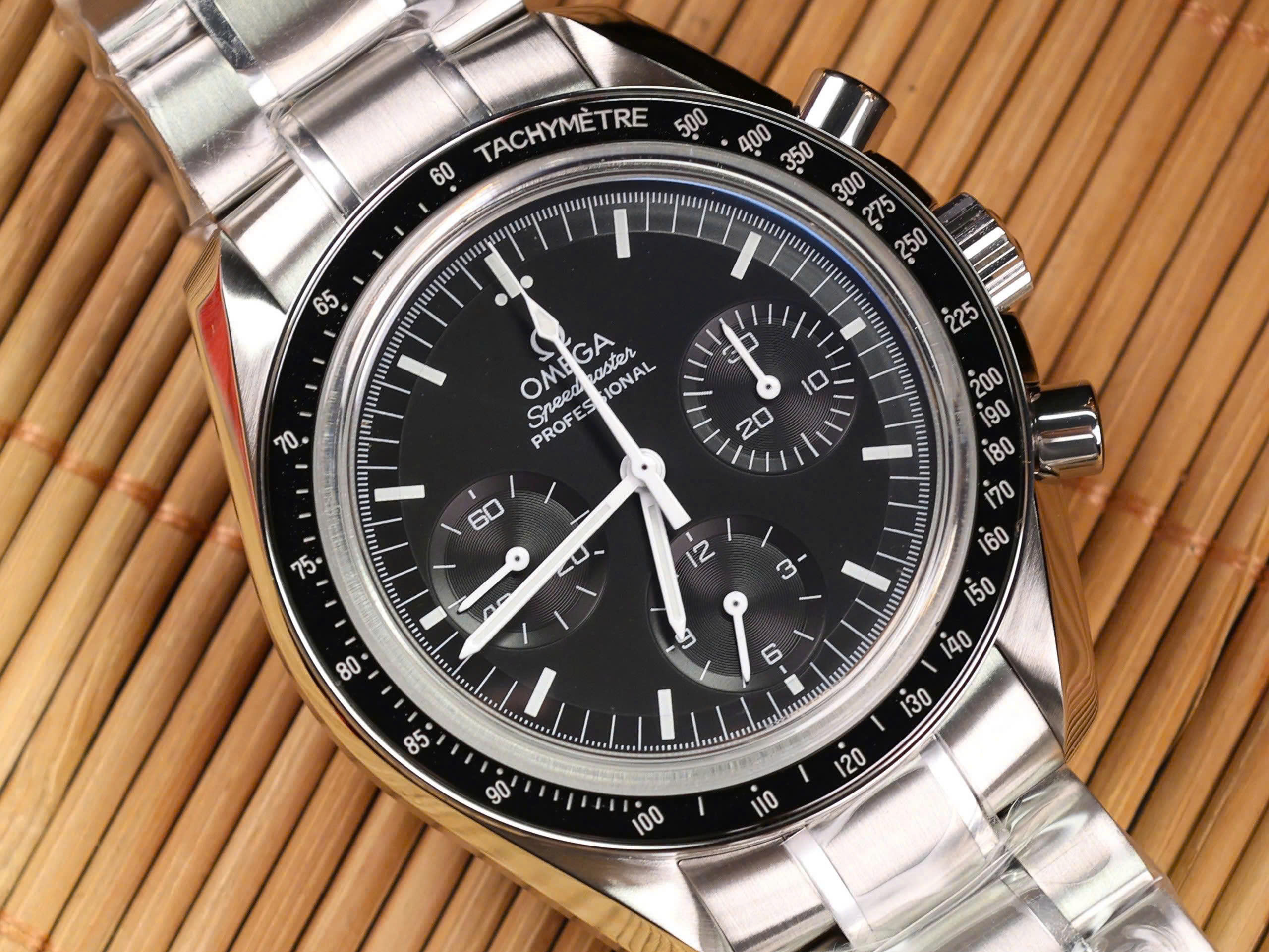 Chuyên thu mua đồng hồ Omega Speedmaster Moonwatch uy tín tận nhà 3