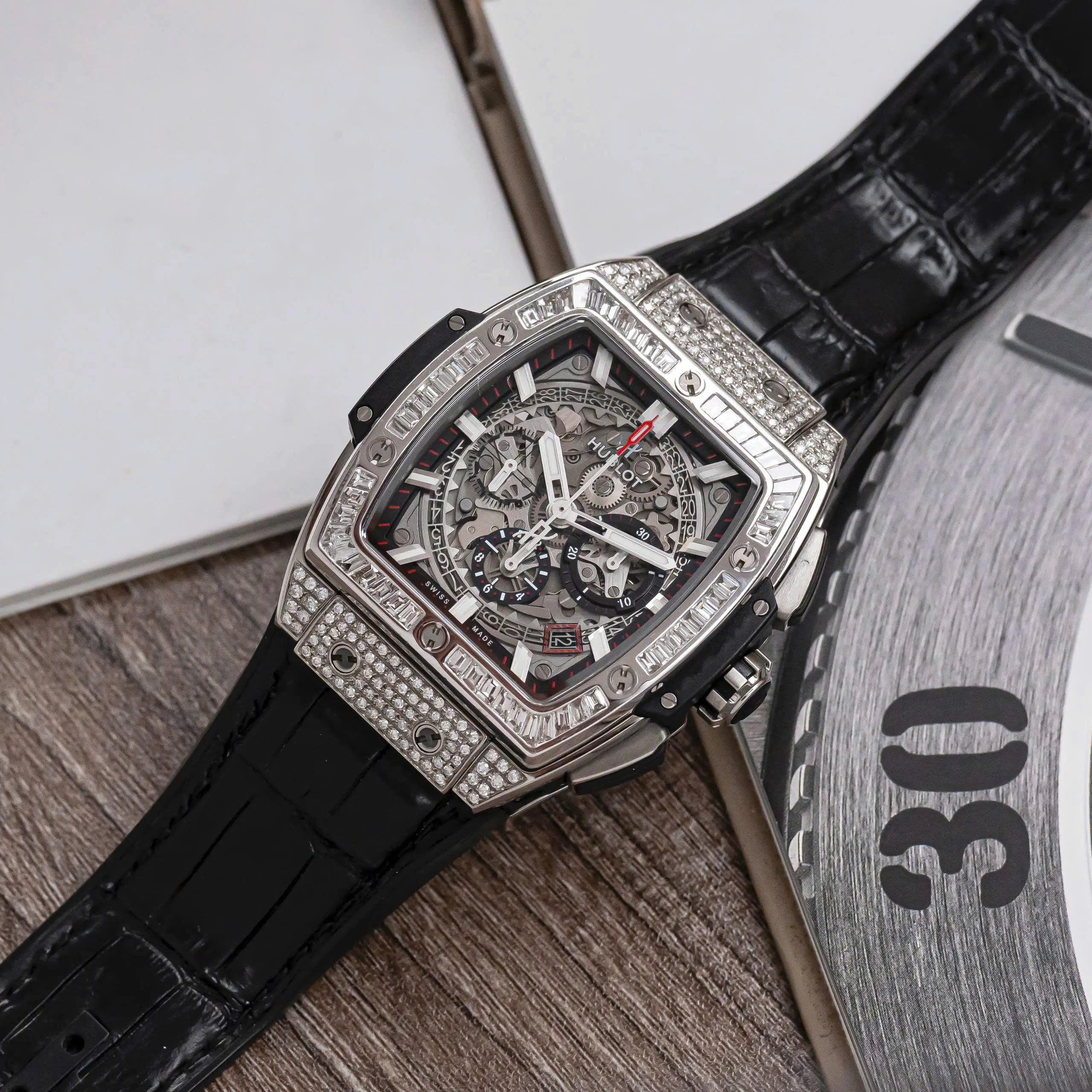 Dịch vụ thu mua đồng hồ Hublot Spirit Of Big Bang cũ 1