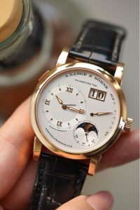 Nghệ thuật bất đối xứng trứ danh trên Lange 1 1