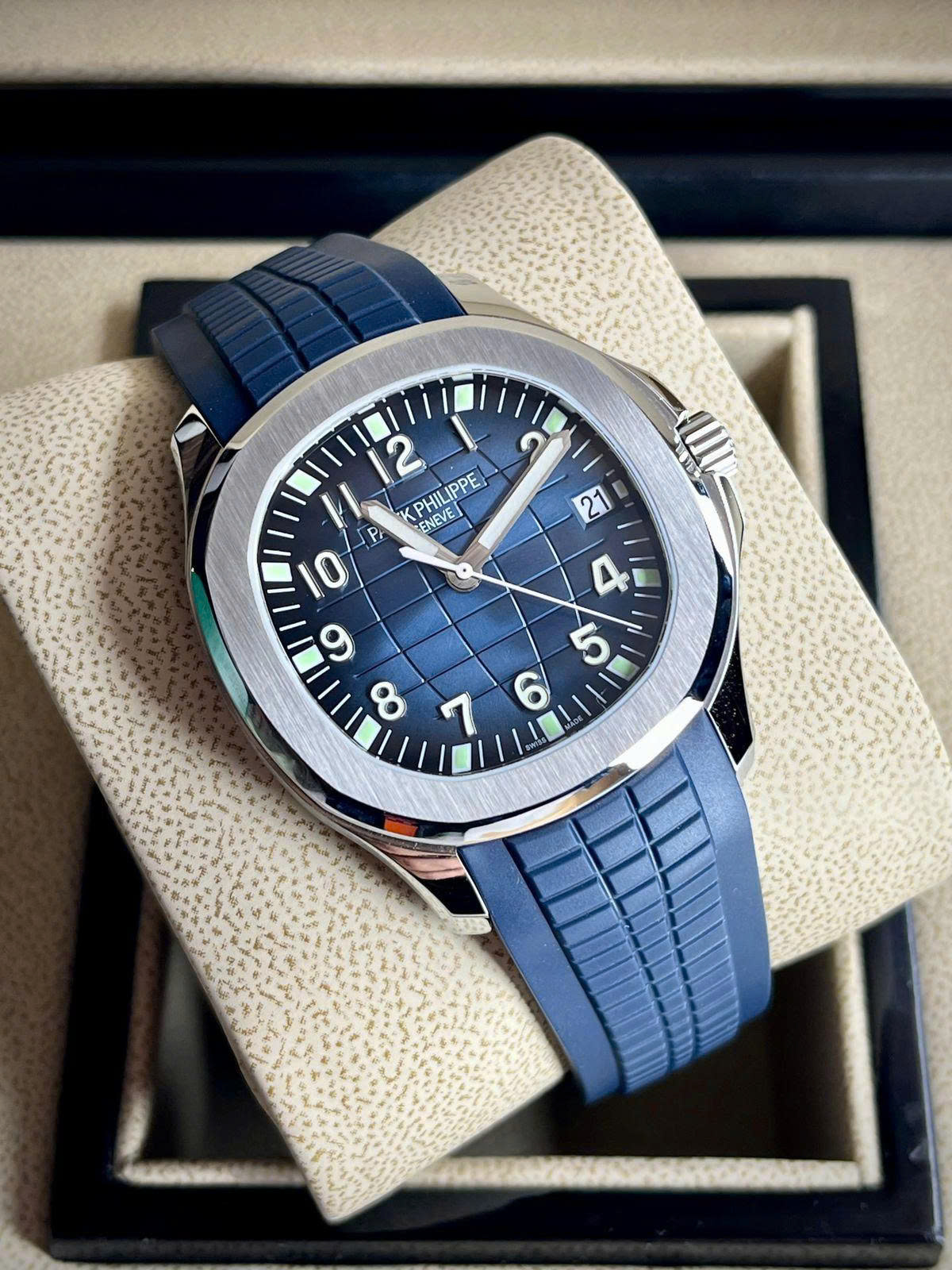 Sự nổi loạn ngầm trong thiết kế Patek Philippe Aquanaut Luce 3