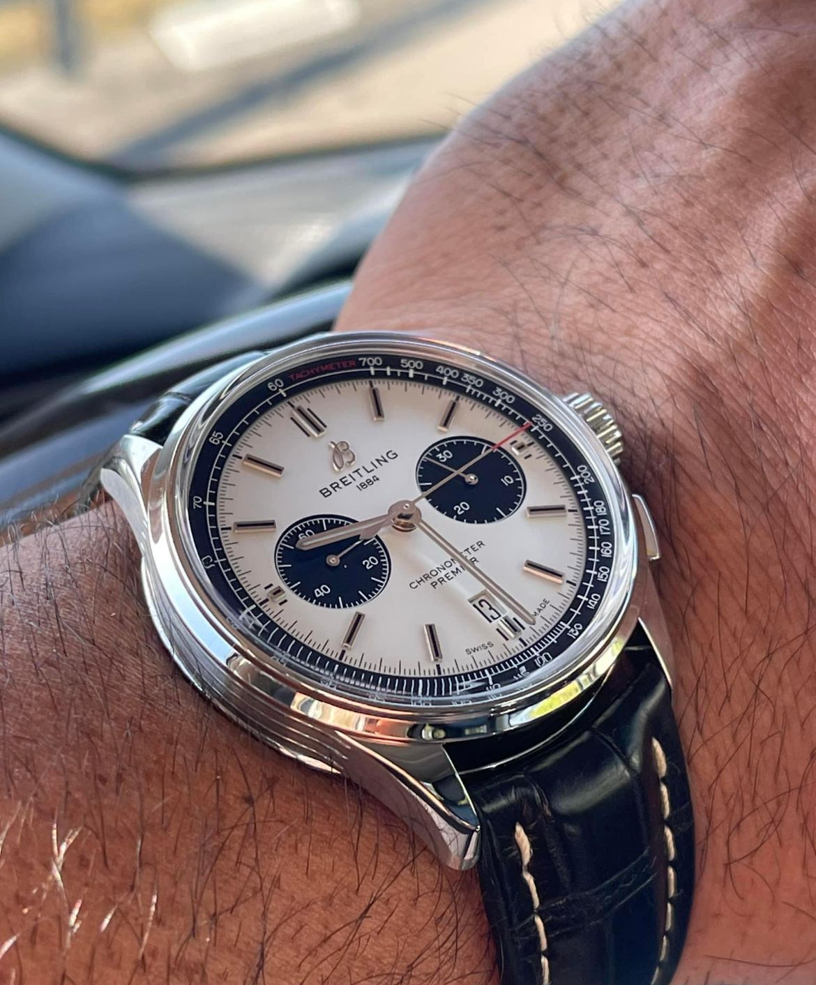 Phong cách phi công tối giản trên chiếc Breitling Aviator 8 1