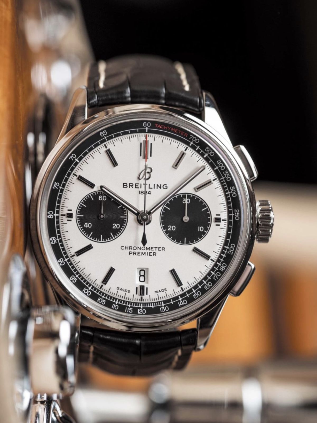 Phong cách phi công tối giản trên chiếc Breitling Aviator 8 2