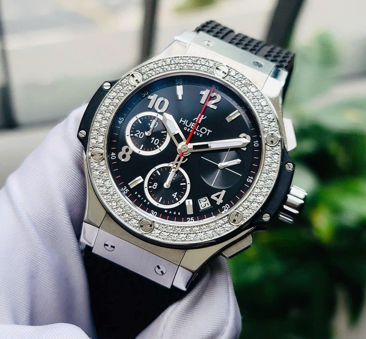 Cận cảnh nét phá cách của đồng hồ Hublot Big Bang 2