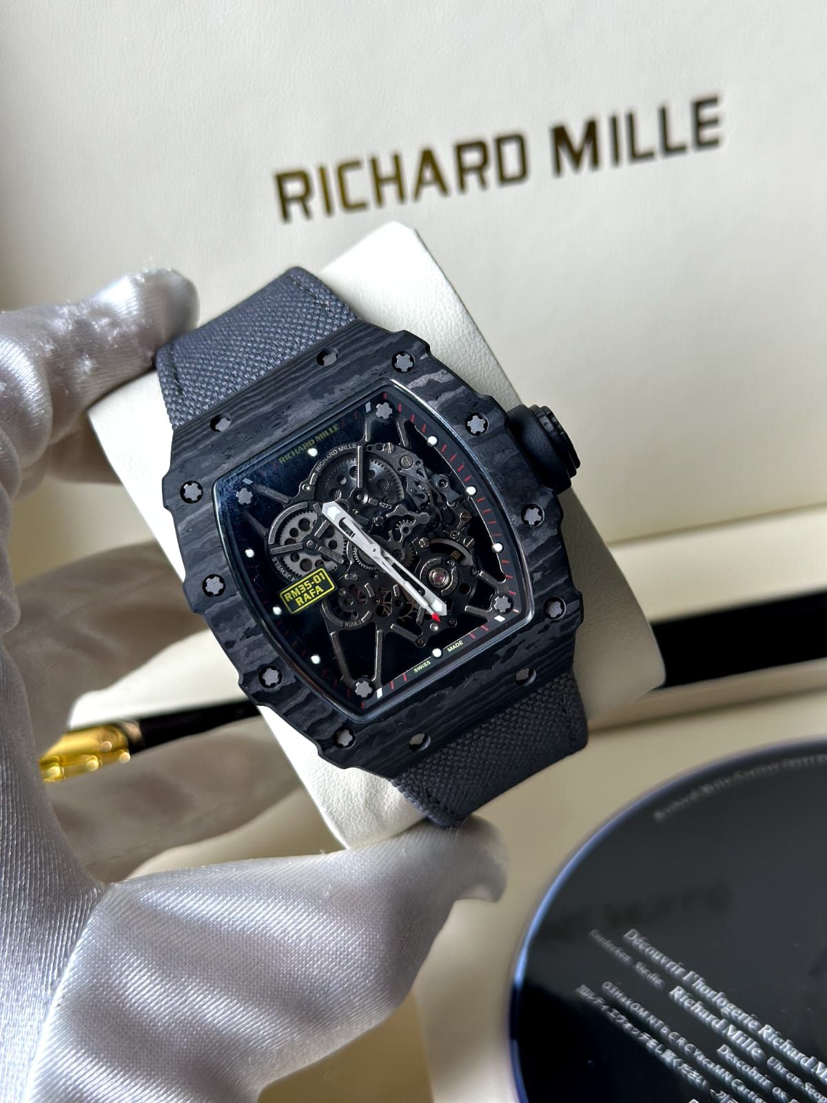 Sức mạnh vật liệu siêu nhẹ trên Richard Mille RM035 3