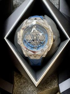 Ma trận hình học thao túng thị giác Hublot Sang Bleu 1