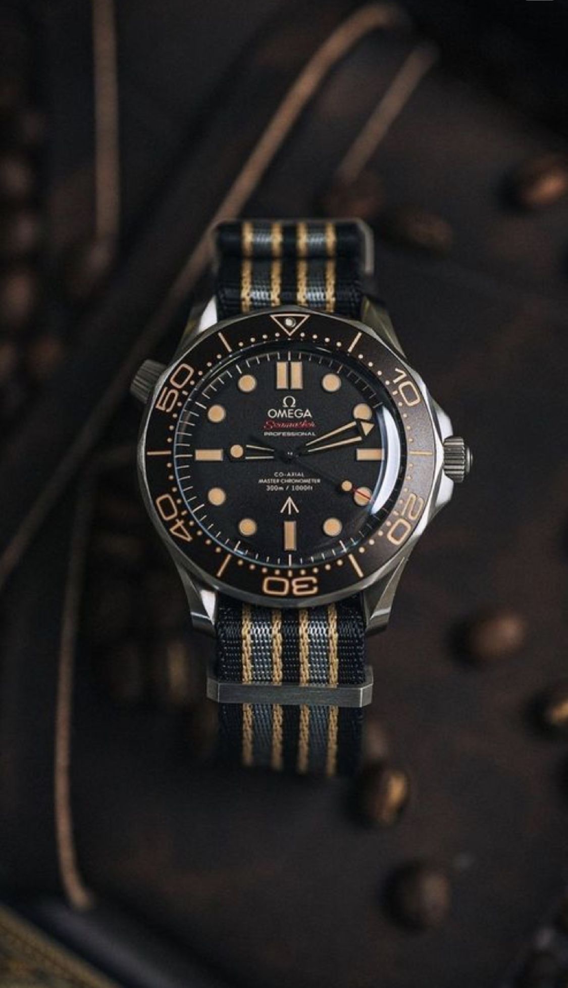 Khai phóng chuẩn mực sang trọng ngầm dòng Omega Speedmaster mới 1