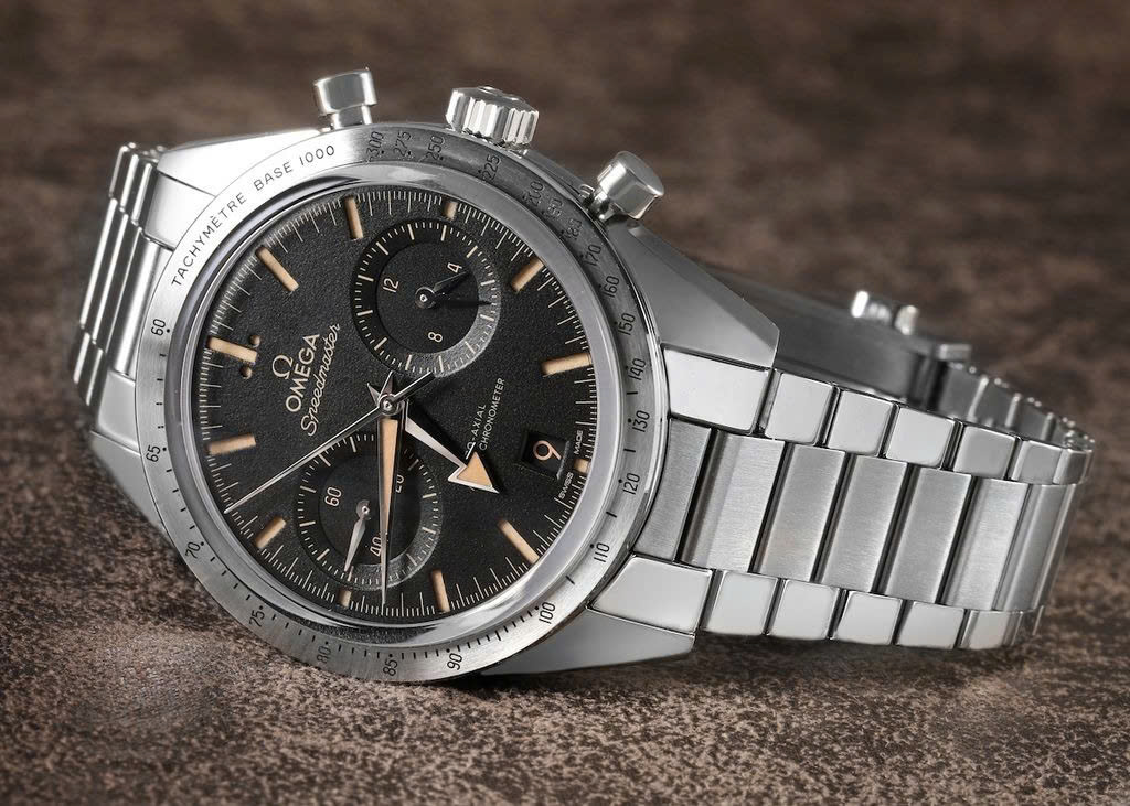 Phong cách thể thao từ dòng đồng hồ Omega Speedmaster Broad Arrow 2