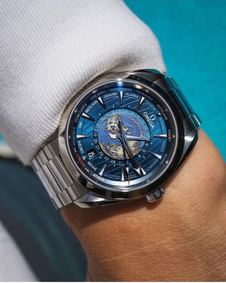 Tốc độ đường đua tạc vào cỗ máy Omega Speedmaster Racing 2