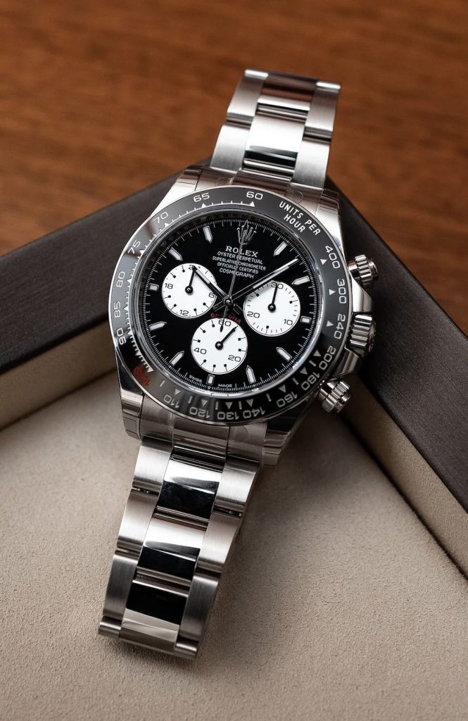 Khai phóng chuẩn mực sang trọng ngầm dòng Omega Speedmaster mới 2