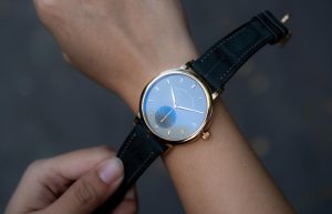Chiêm ngưỡng nghệ thuật cơ khí từ A Lange Sohne Saxonia mới 1
