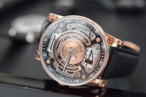 Kính Sapphire Có Thực Sự Không Thể Trầy Xước?