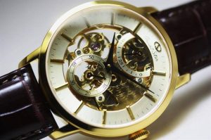 Cầu Máy Và Vai Trò Trong Kết Cấu Bộ Máy Đồng Hồ Cơ