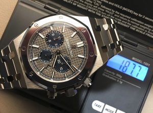 Khoảnh Khắc Đầu Tiên Khi Đeo Một Chiếc Đồng Hồ Mới