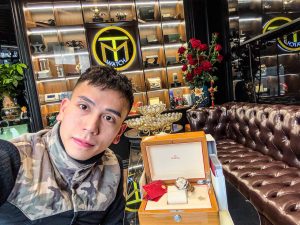 Đồng Hồ Trầy Xước Có Thu Mua Không?