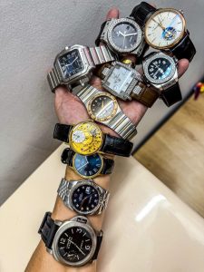 Đồng Hồ Cũ Đã Lâu Không Đeo Có Bán Được?