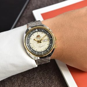 Đồng Hồ Hai Múi Giờ Và Cuộc Sống Thường Xuyên Di Chuyển