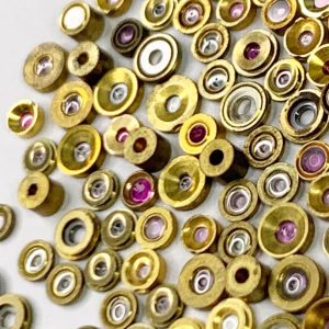 Tại Sao Chân Kính Đồng Hồ Lại Làm Bằng Ruby?